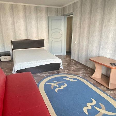 1-Комнатная Квартира В Центре! Petropavlovsk Ngoại thất bức ảnh